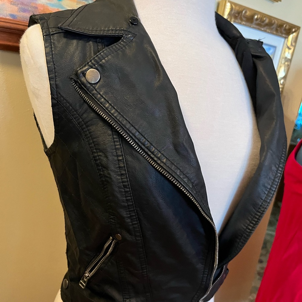 Faux leather vest with removable hood, Small by Ashley - 26 International